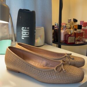 Classic Quilted Women's Ballet Flats — Tan